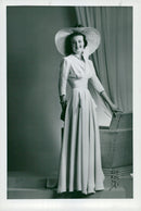 Clothing and fashion - 1940s fashion - Vintage Photograph