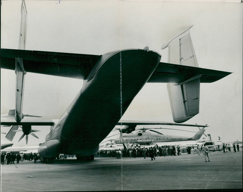 Aircraft: Antonov 22. - Vintage Photograph