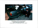 1995 VOLKSWAGEN JETTA DRIVEN MILES ALONG THE WRONG WAY THREE WHEE POLICE - Vintage Photograph