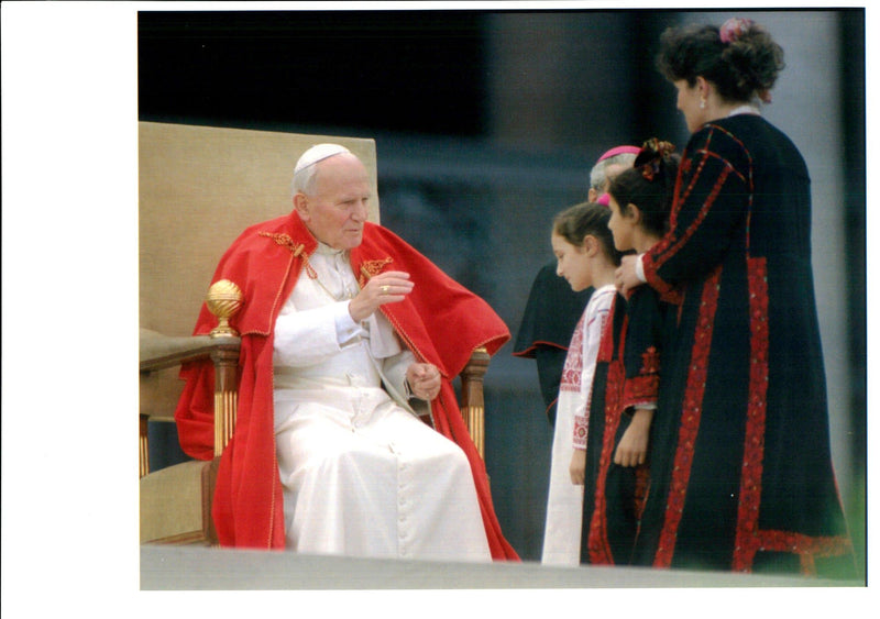 1994 POPE PAUL GREETED MEMBERS MASSIMO SAMBUCETTI INE TITLE WRITER - Vintage Photograph