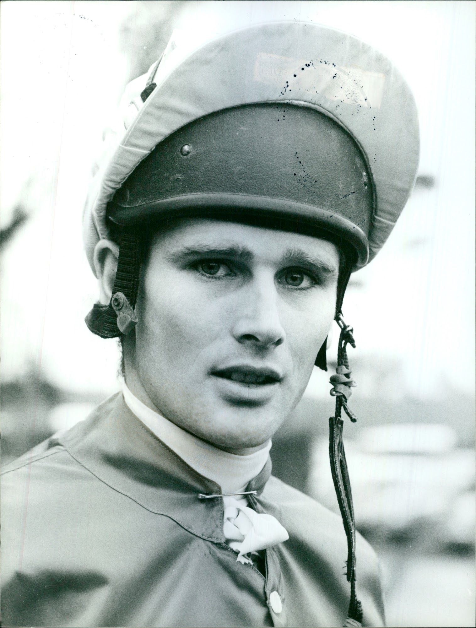 1990 FEB PAUL HOLLEY JOCKEY REF SPORTING PICTURES LTD LAMBS CONDUIT