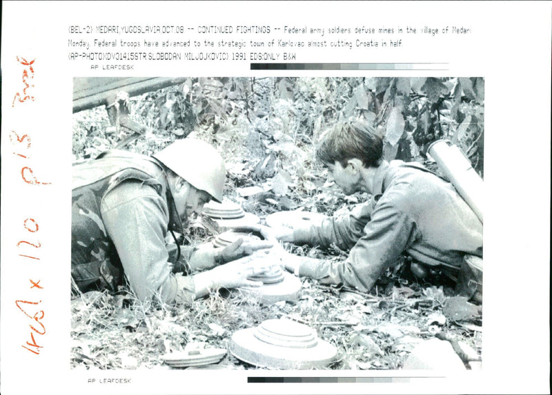Federal army soldiers defuse mines - Vintage Photograph