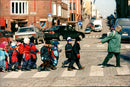 1998 RUNAWAY GIRL PICS HUTCHISON SALLY MCGRATH SAFE HOME SWEDEN - Vintage Photograph