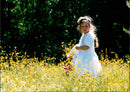 1994 RUNAWAY GIRL PICS HUTCHISON SALLY MCGRATH SAFE HOME AFTER PRESS - Vintage Photograph