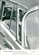 Mercedes-Benz 300 SE continuous draft-free ventilation - Vintage Photograph