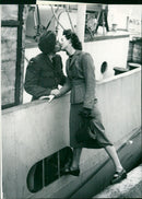 COMPLIMENTS RAPHAEL DIVISION THEL SHIP BRITISH QUEEN EXPEDITION BRITAIN - Vintage Photograph