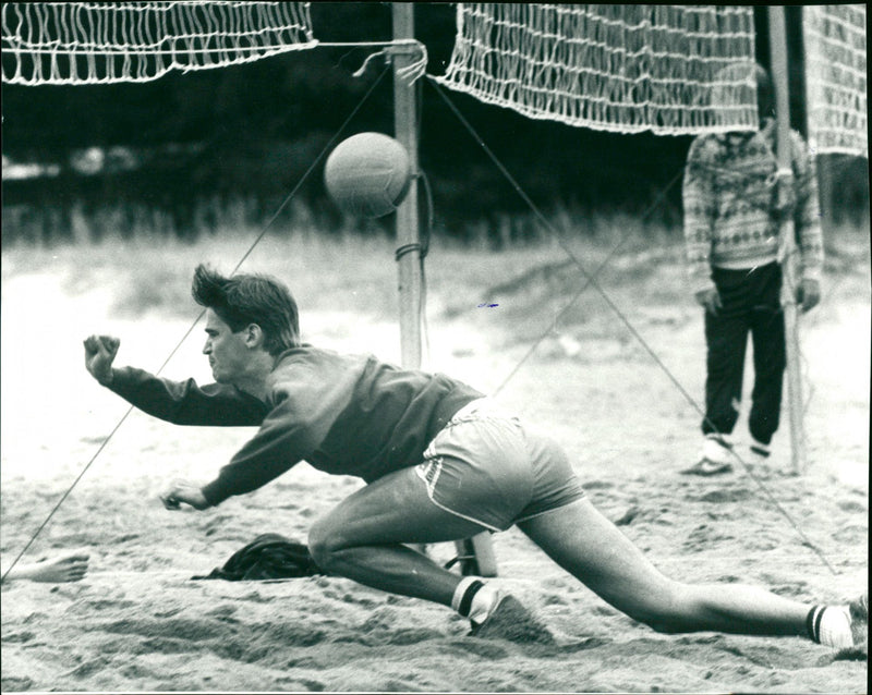 Lars Skånberg, Vännäs Volleyboll. Beach-Volley DM 84 - Vintage Photograph