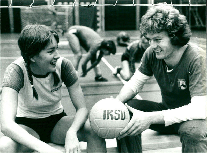 IKSU Volleyboll. Lena Gidlöf och tränare Martin Berglund - Vintage Photograph