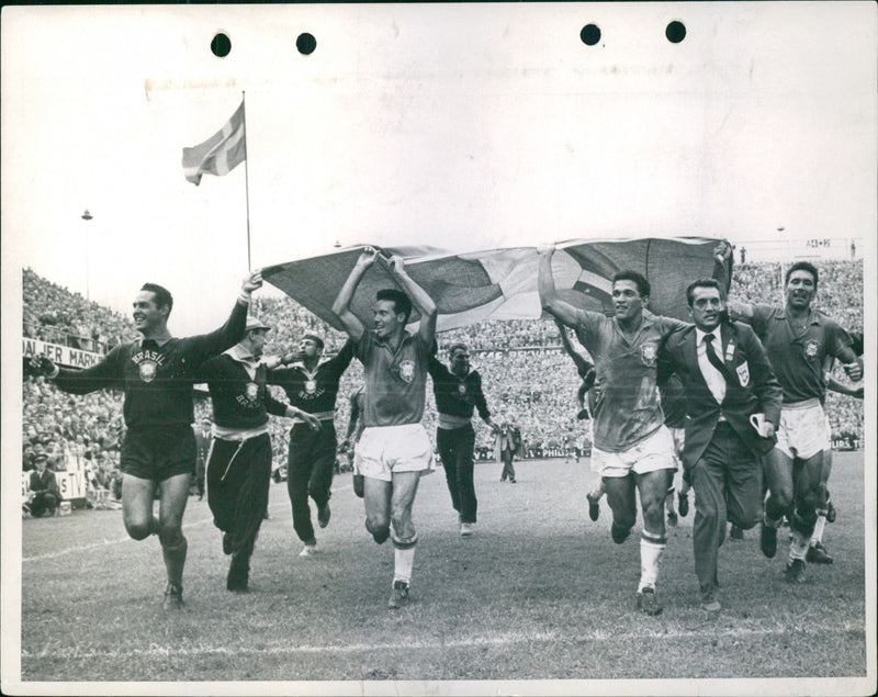 Fotbolls VM Sverige möter Brasilien - Vintage Photograph