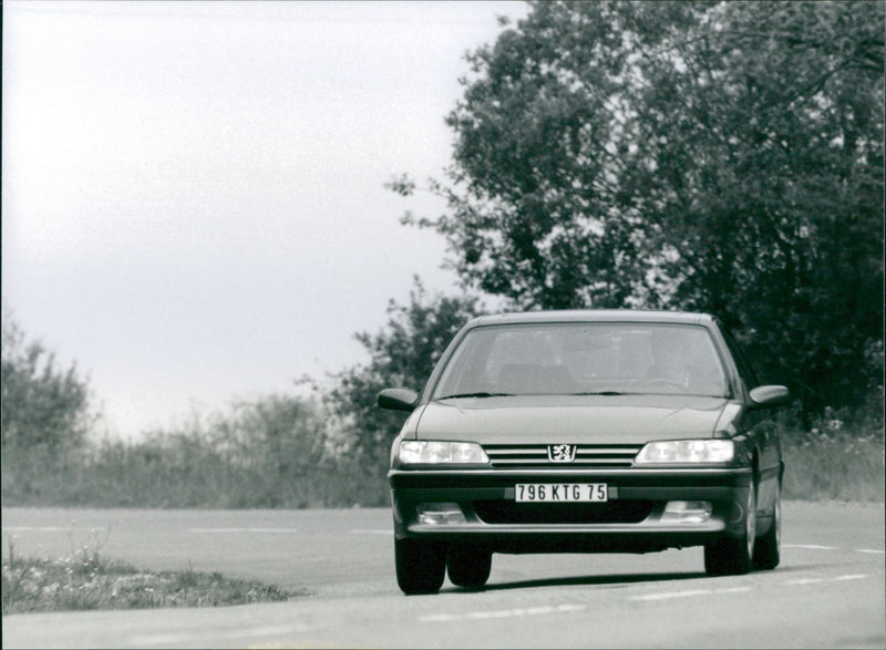 1994 Peugeot 605 SLdt - Vintage Photograph