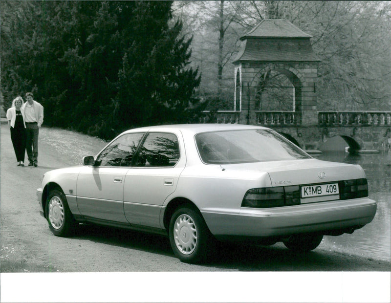 Lexus LS 400 - Vintage Photograph