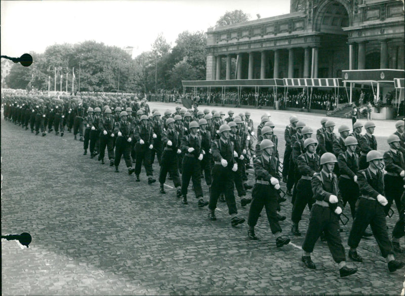 21 July parade in Brussels of 1957. - Vintage Photograph