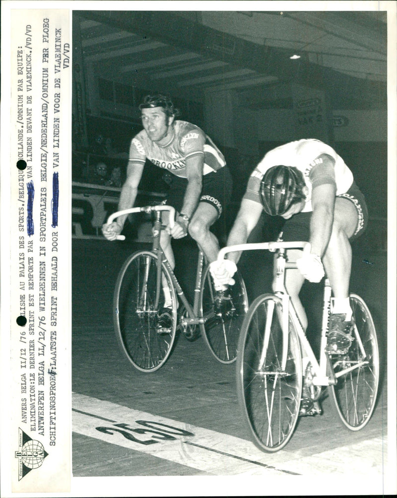 Indoor cycling: Elimination race - Vintage Photograph