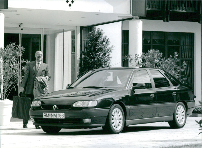 Renault Safrane - Vintage Photograph