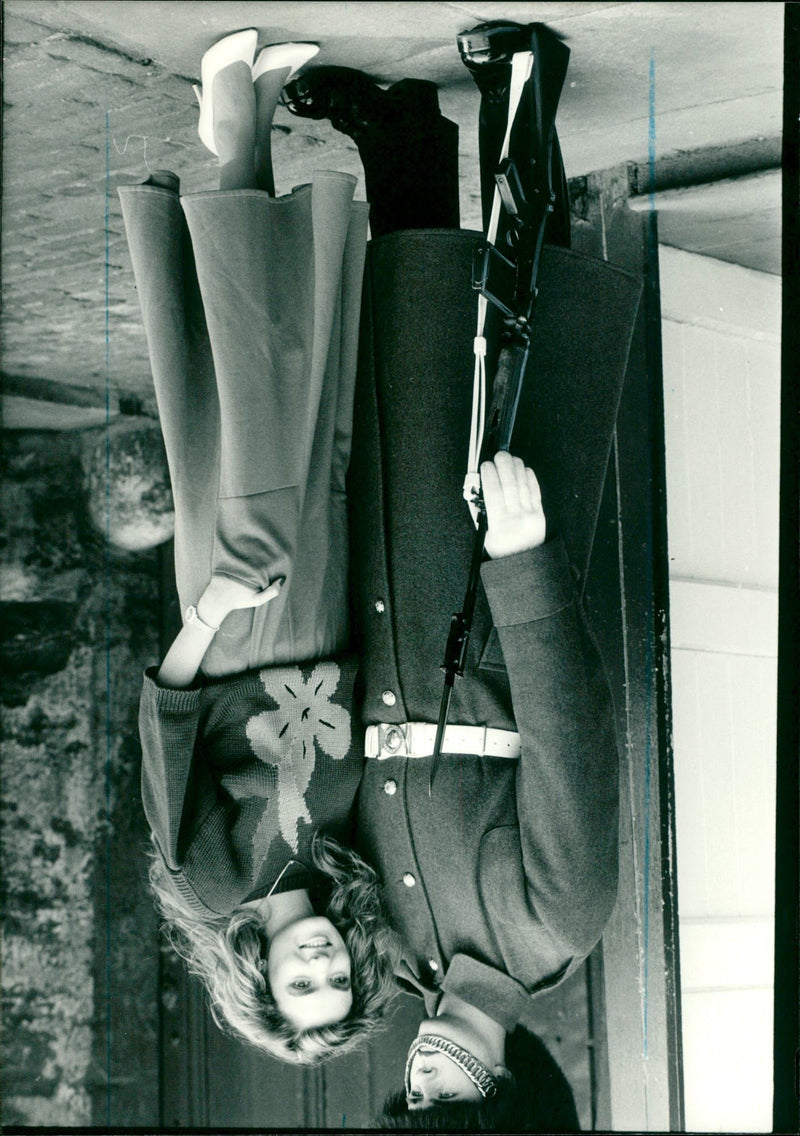 1985 - BEAUTY MISS WORLD CONTEST ISRAEL SOLDIEN, DE - Vintage Photograph