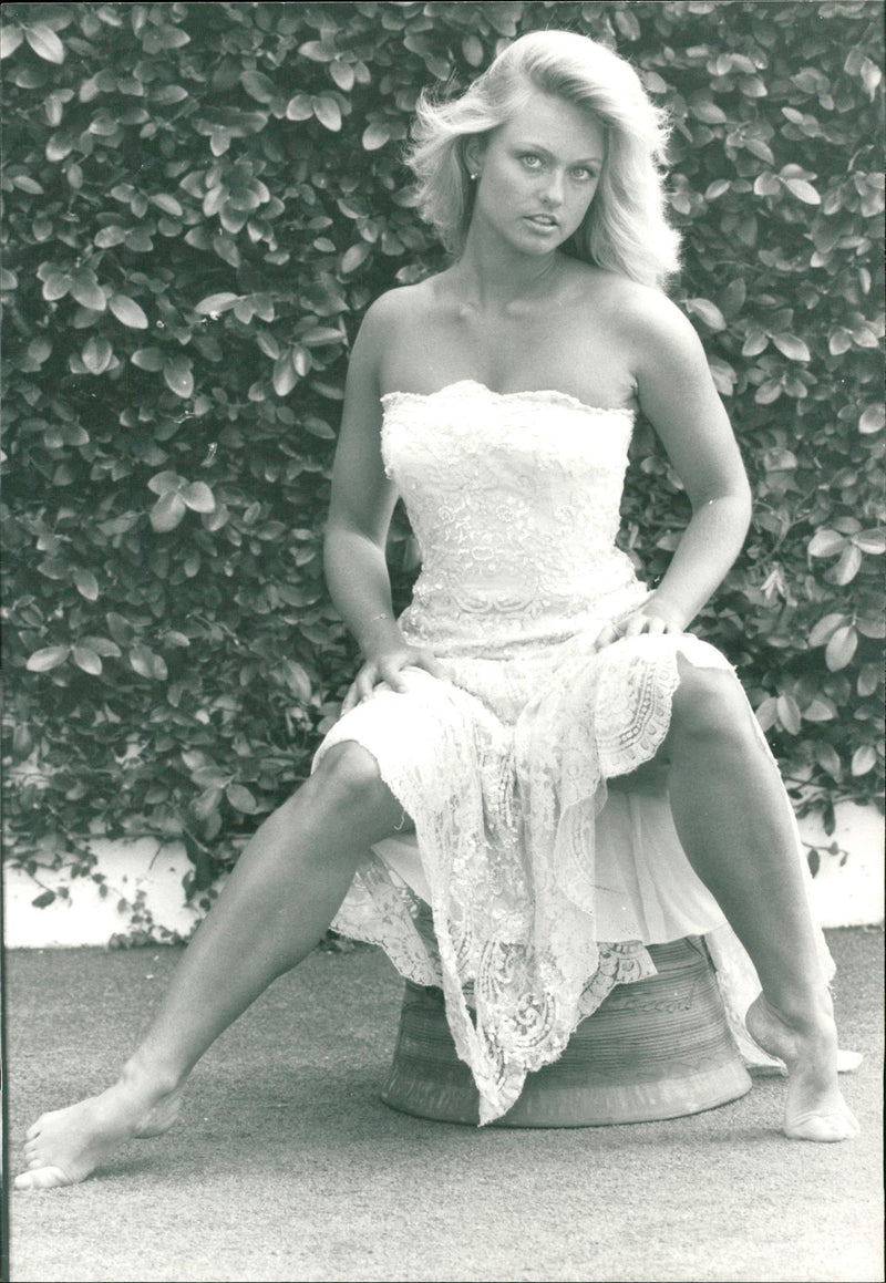1977 - STAVINS MARY MISS WORLD SENT - Vintage Photograph