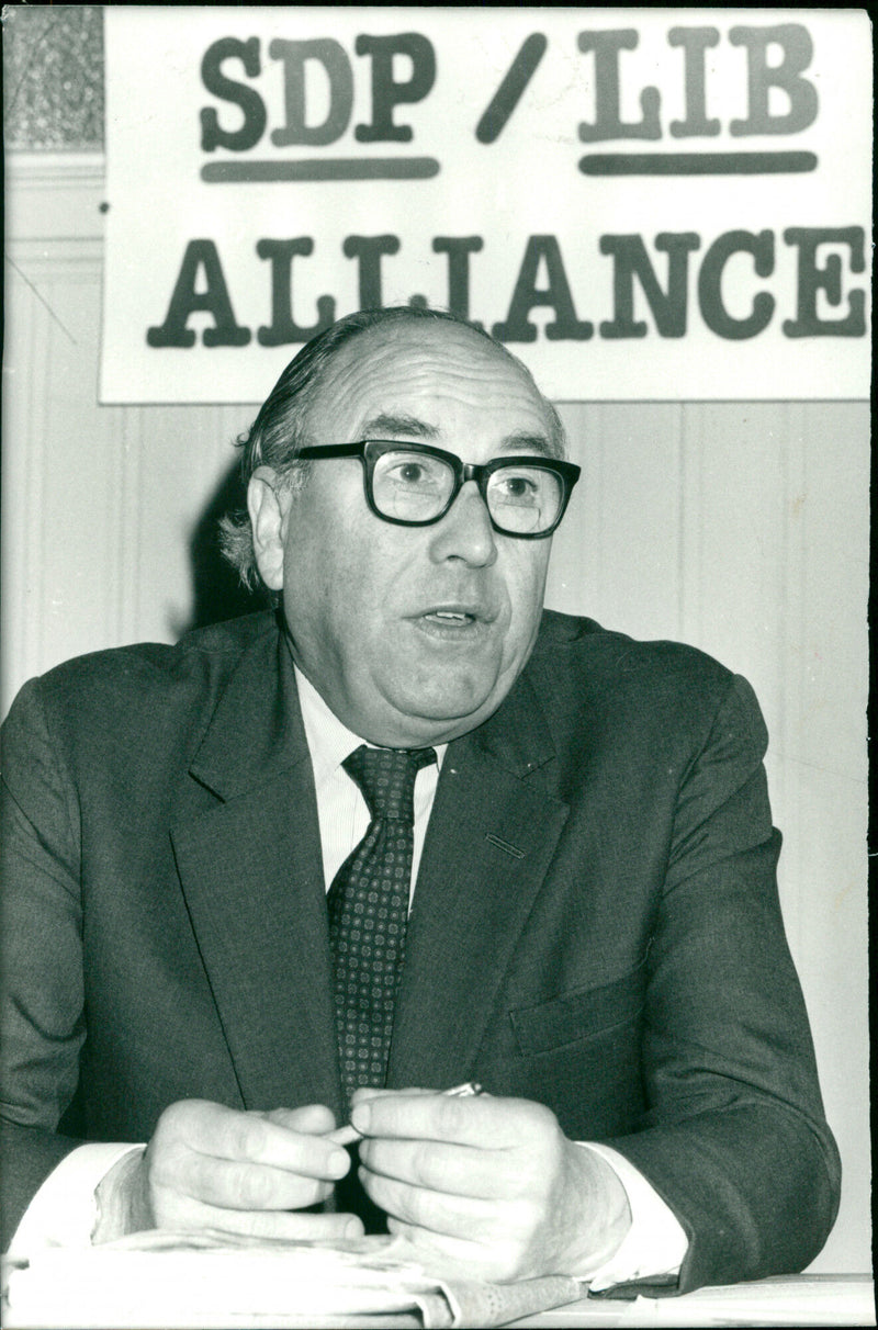 Former Cabinet Minister Roy Jenkins campaigning for the Hillhead by-election in Glasgow. - Vintage Photograph