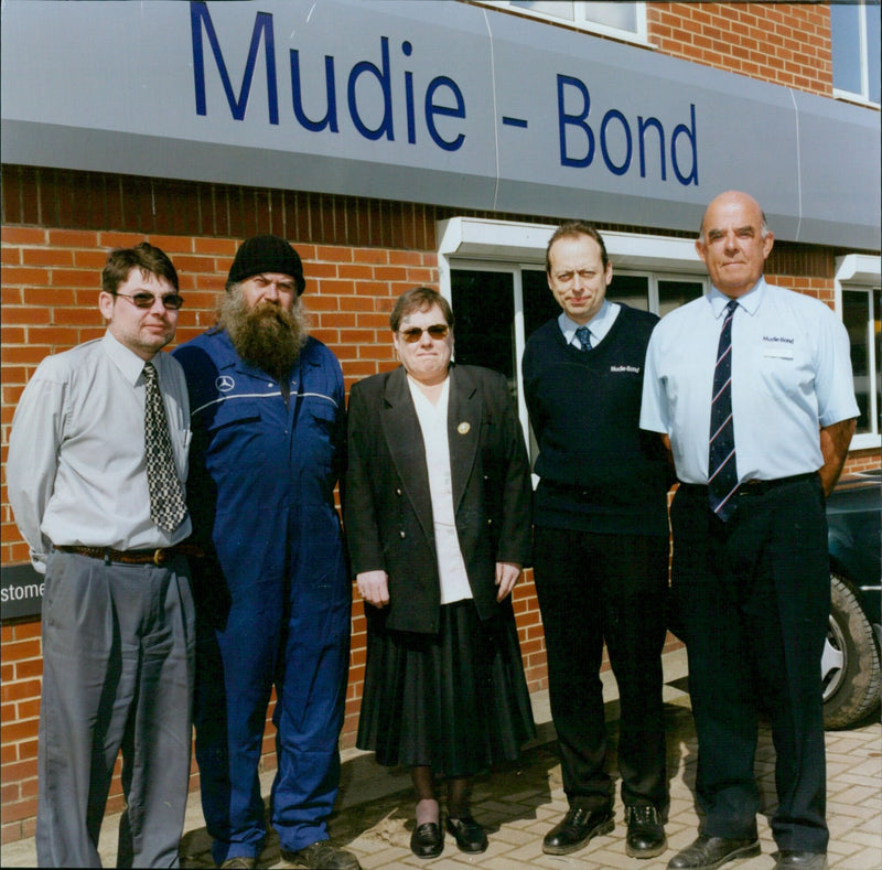 Top team from Mudie-Bond O 48408, Mercedes Benz, Oxford P10|11, pose for a photograph. - Vintage Photograph