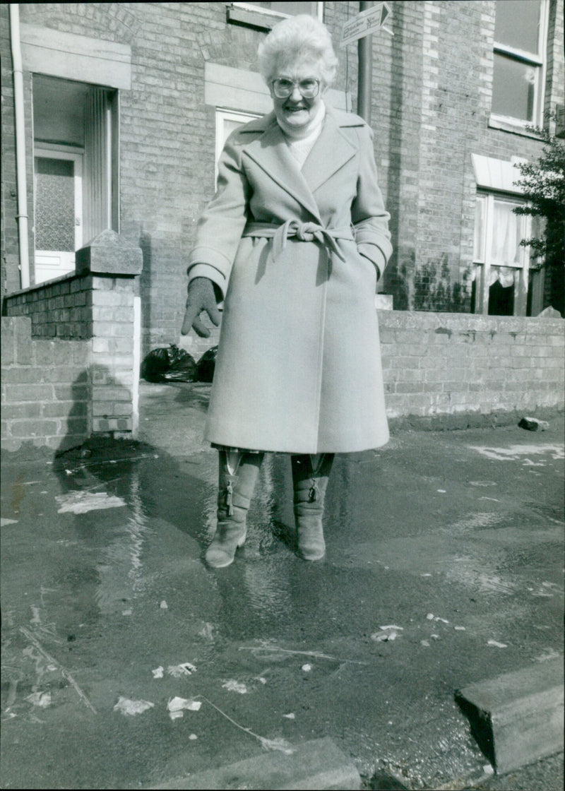 Enid Beere - Vintage Photograph