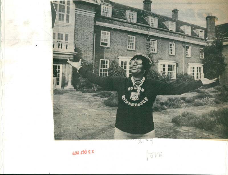 Pearl Bailey - Vintage Photograph
