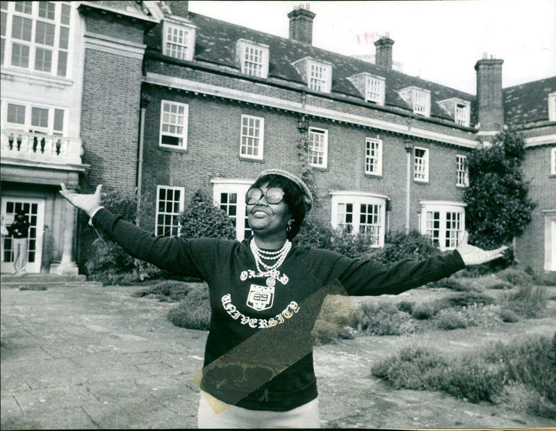 Pearl Bailey - Vintage Photograph