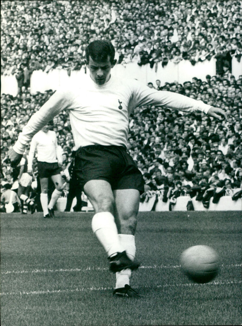 Alan Mullery - Vintage Photograph