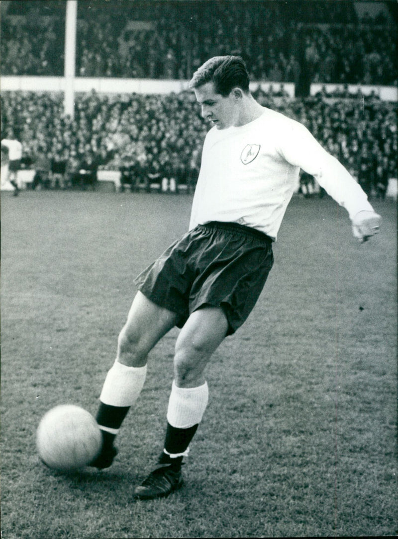 Alan Mullery - Vintage Photograph