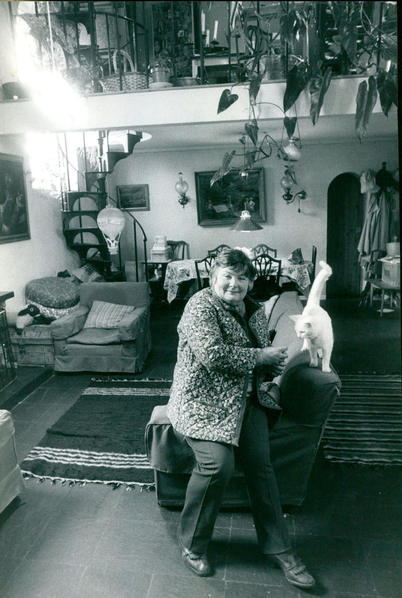 Antoinette Watney - Vintage Photograph