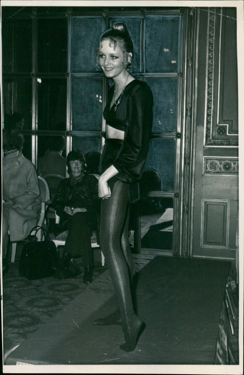 Twiggy - Vintage Photograph