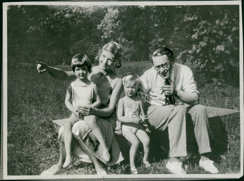 Prince Otto von Bismarck with wife Ann-Mari and children 1922 - Vintage Photograph