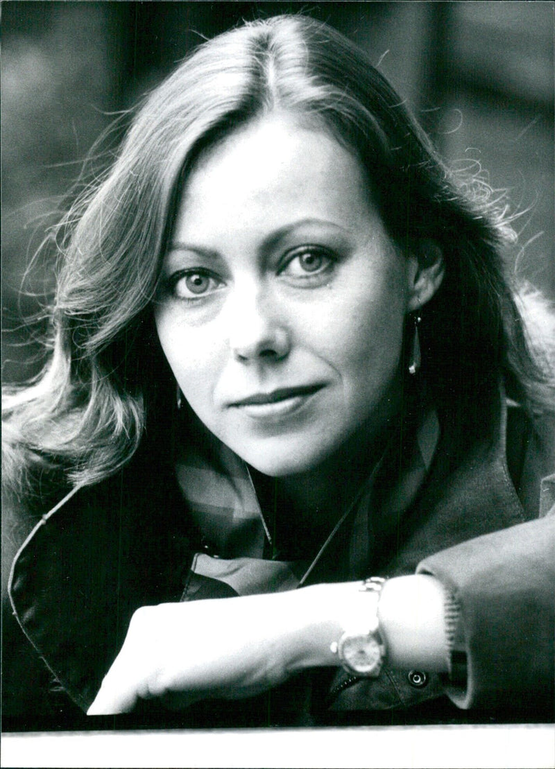 British actress Jenny Agutter poses for a portrait. The 68 year-old star is best known for her roles in "The Railway Children" and in the TV drama "The Snow Goose" as well as the horror classic "An American Werewolf in London". - Vintage Photograph