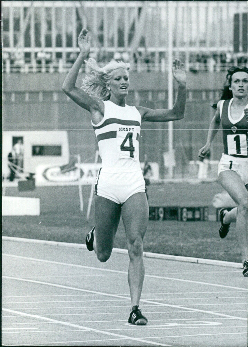 British sprinter Donna Murray in action - Vintage Photograph