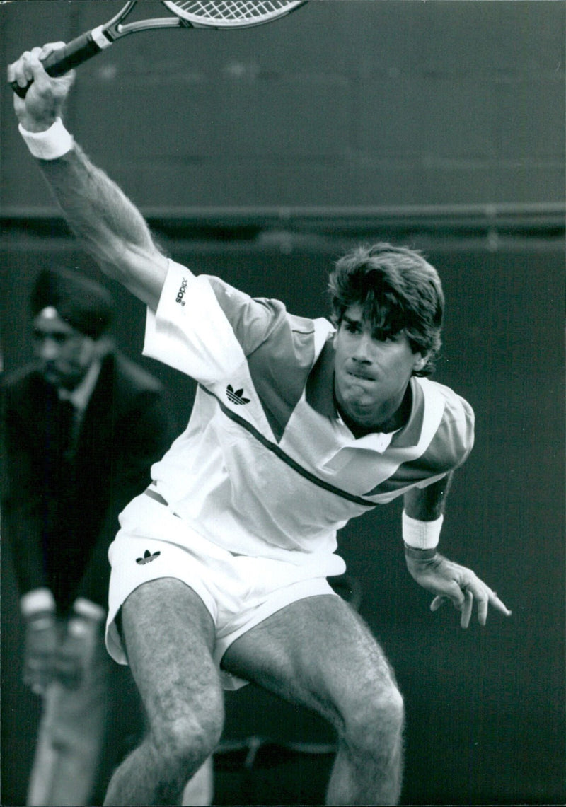 Tim Mayotte, one of the leading players on the international tennis circuit - Vintage Photograph