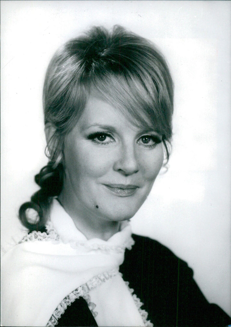 British pop singer Petula Clark - Vintage Photograph