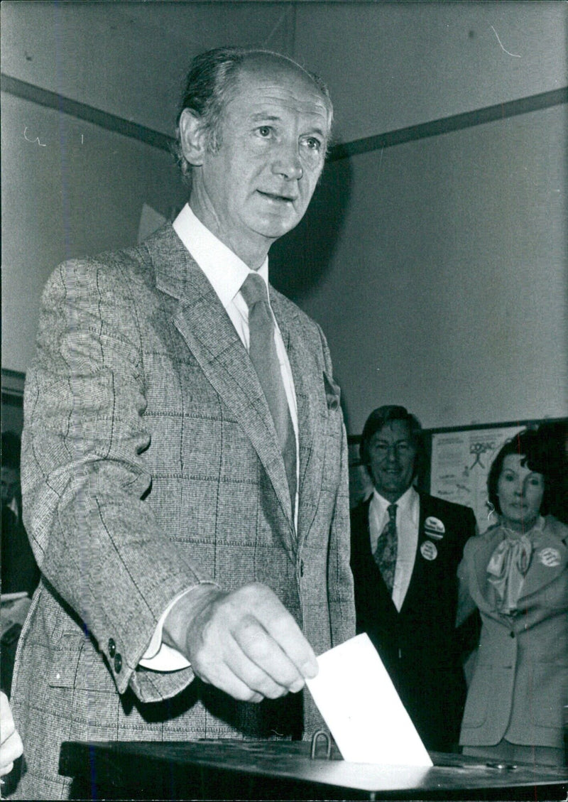 Jack Lynch casting his vote in the June 1977 general election - Vintage Photograph