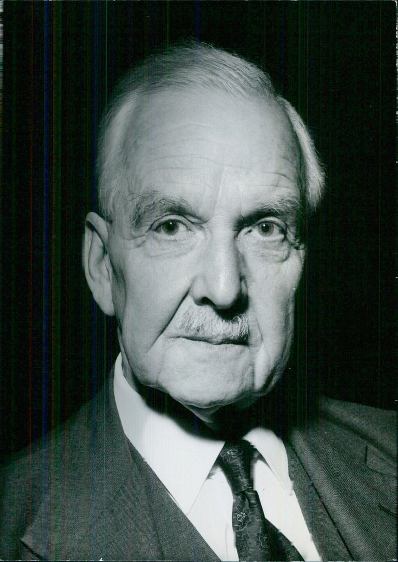 British Scientists: SIR RUDOLPH PETERS, M.C F.R.S. - Vintage Photograph