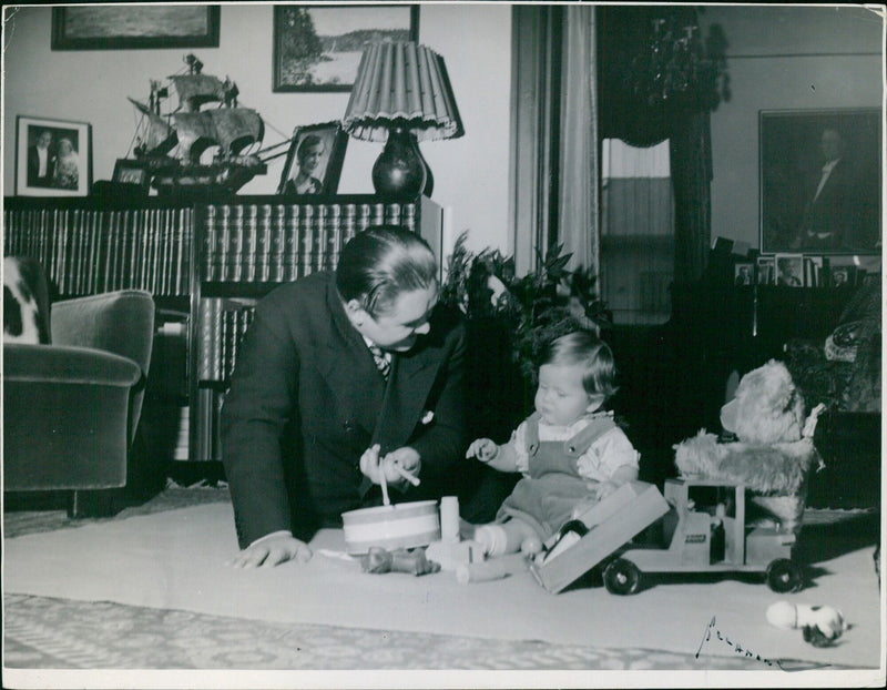 Jussi Björling with son, 1937 - Vintage Photograph