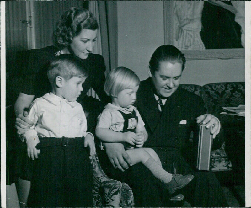 Björling Jussi with his wife and sons in 1941 - Vintage Photograph