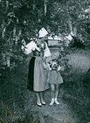Arma-Lisa with her daughter, 1950 - Vintage Photograph
