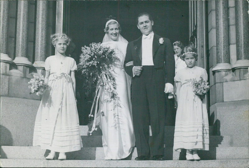 Wedding between opera singer Jonquility Berg and biotechnician Jenna-Lisa, 1935-06-03 - Vintage Photograph