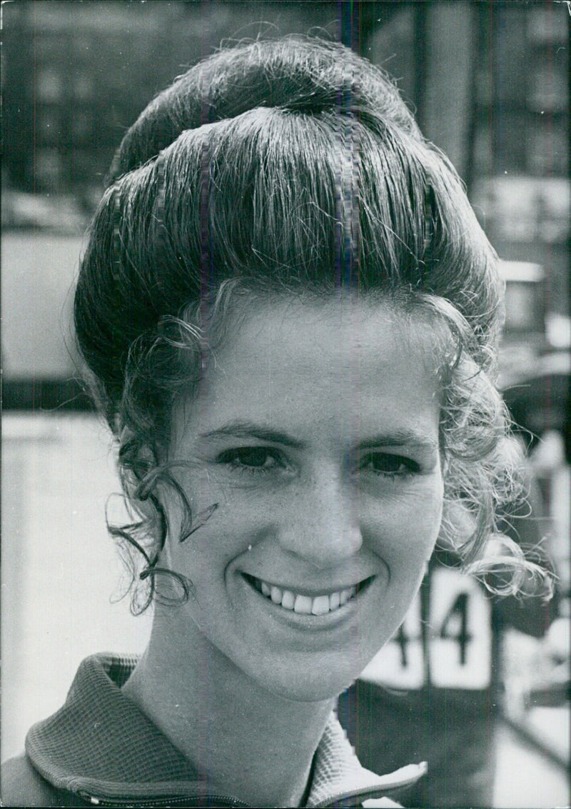 British Sprinter Val Peat - Vintage Photograph