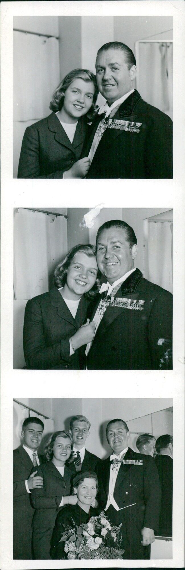 JAC MP 19 Björling, Jussi family with wife and daughter on the Stenurn stage in 1957 - Vintage Photograph