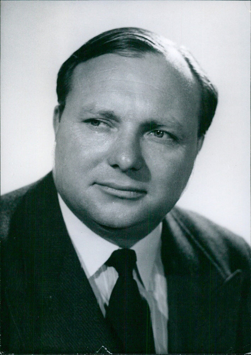 British AIR COMMODORE GRIFFITH J. POWELL, Managing Director of Silver City Airways Ltd. - Vintage Photograph