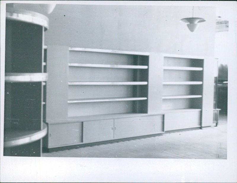 Empty shelves in Christiania Glass-magasin in spring 1943 - Vintage Photograph