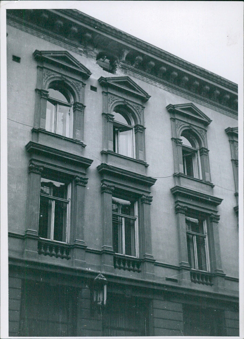 The landmine in front of Offiziersheim Parkkafeen - Vintage Photograph