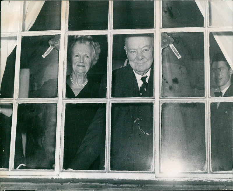 Churchill, Winston, sir, and lady Clementine - Vintage Photograph