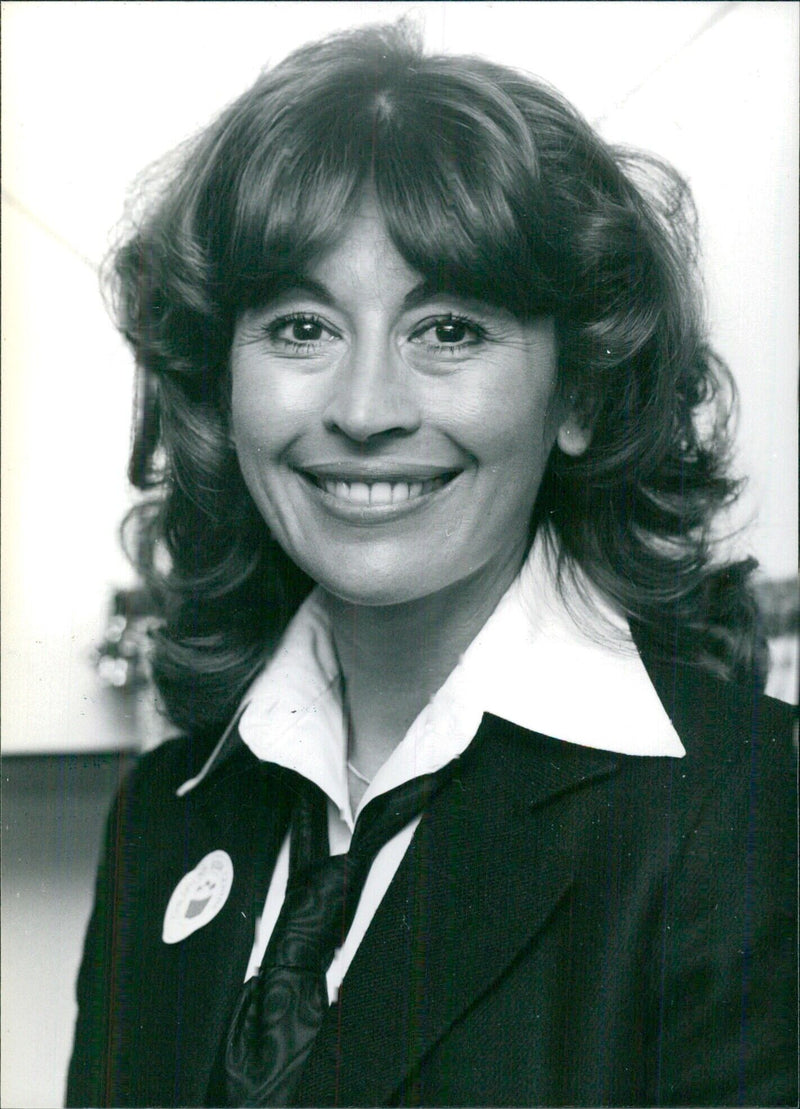 British Actress Nanette Newman - Vintage Photograph