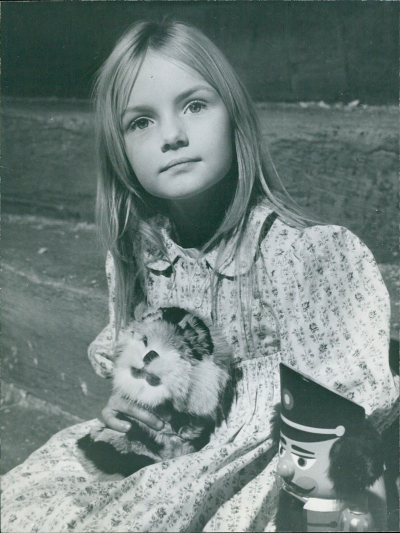 9-year-old actress Heather Ripley takes a break from filming "Citty Citty Bang Bang" - Vintage Photograph