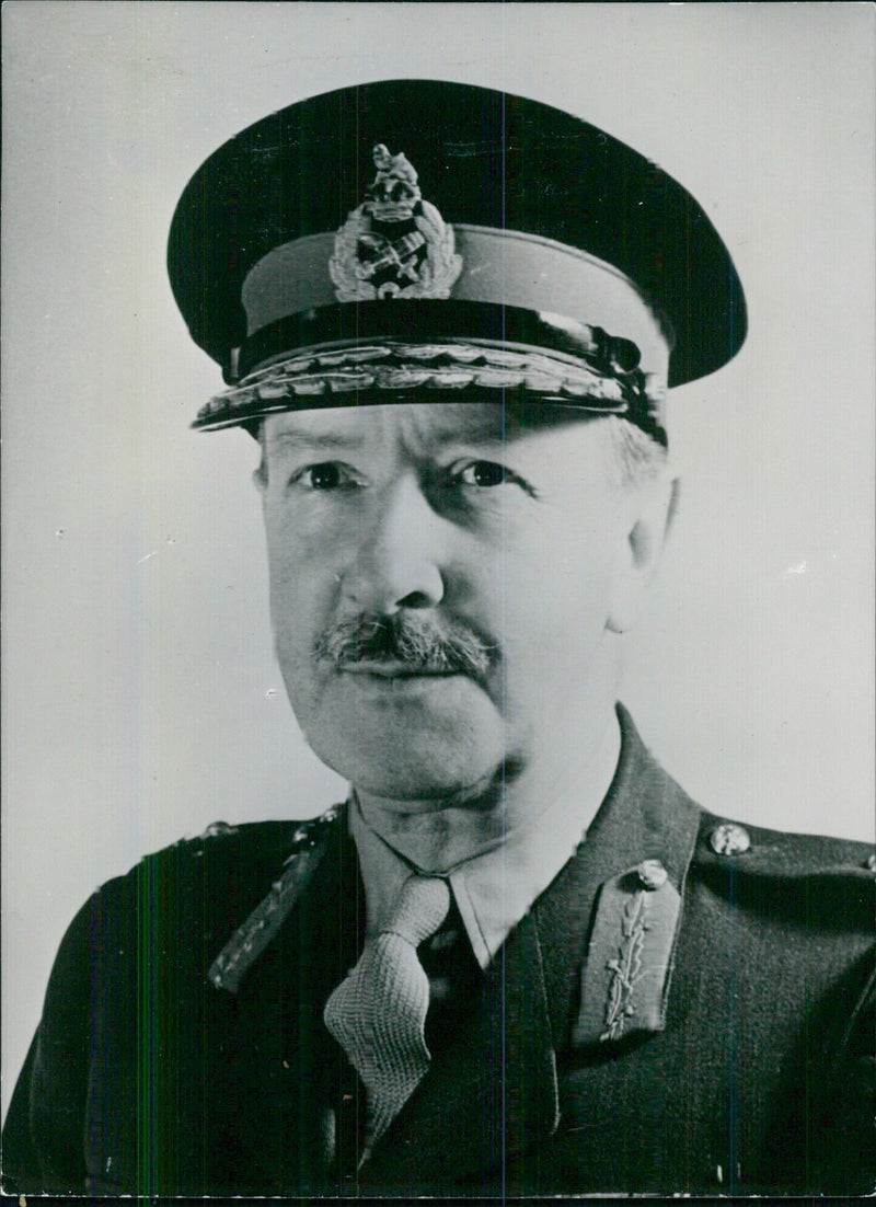 Lieutenant-General Sir William Oliver K.C.B.. O.B.E. - Vintage Photograph