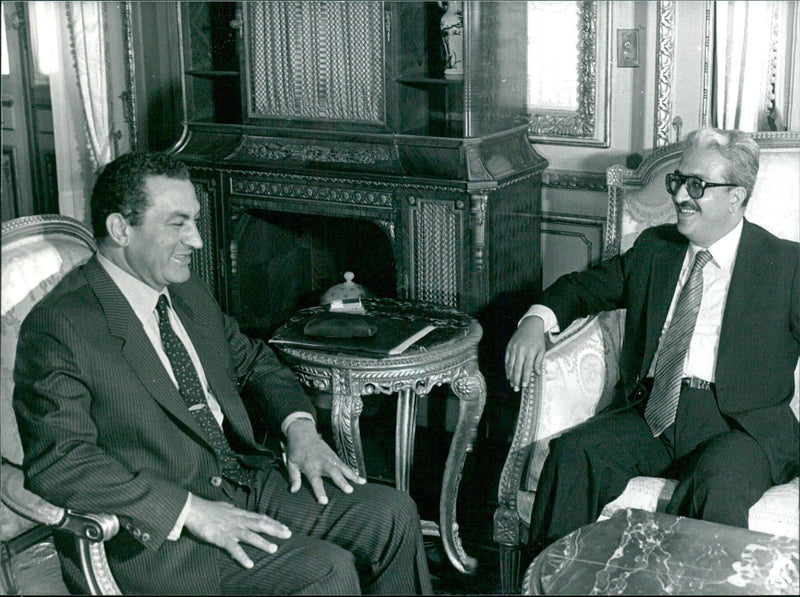 President Mubarak of Egypt receiving the Iraqi Foreign Minister, Tarek Aziz - Vintage Photograph